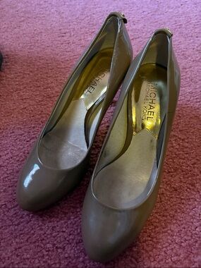 Michael Kors Taupe Patent Leather Round-Toe Pumps